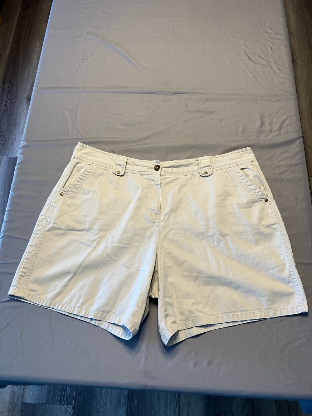 Dress Barn Cream Casual Bermuda Shorts